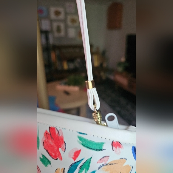 Made In USA White Leather Crossbody Bag With Multicolor Tulip Design. NWT - Picture 4 of 10